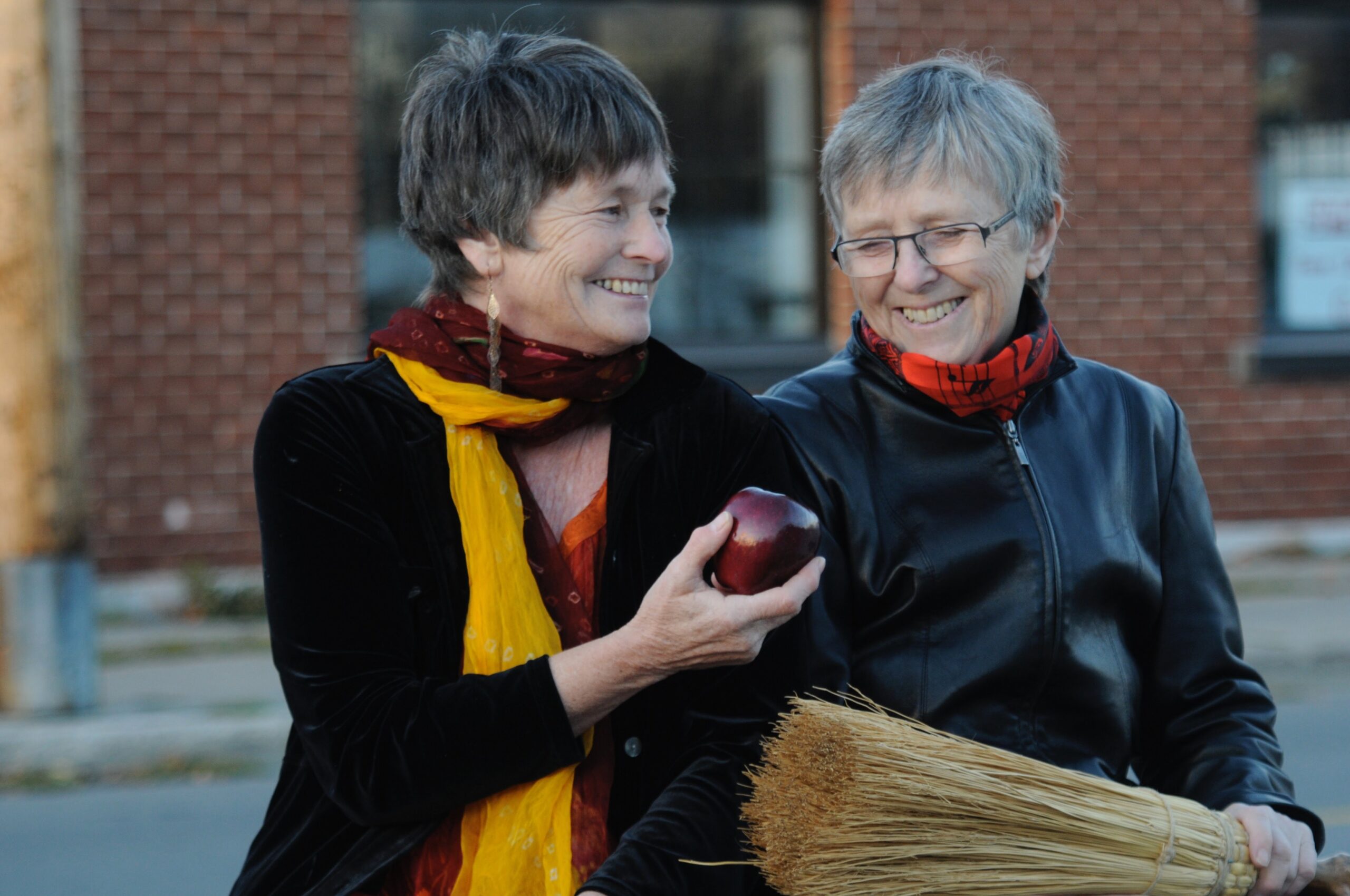 photo of Jennifer Cayley et Jan Andrews